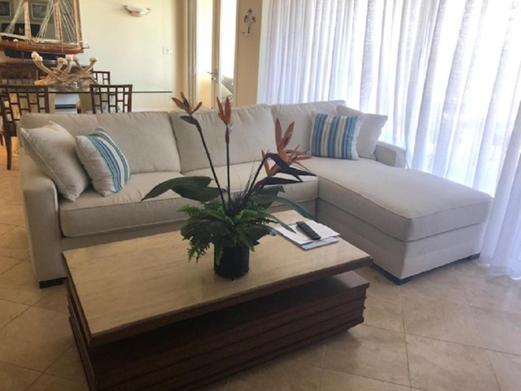 Villa Renaissance Grace Bay Exterior photo