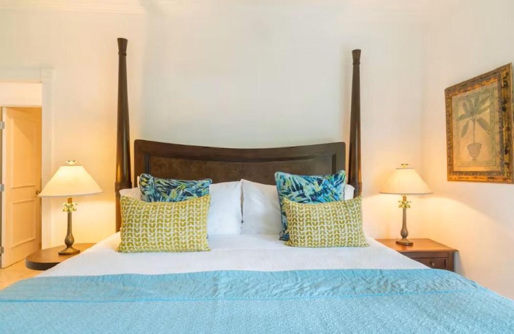 Villa Renaissance Grace Bay Exterior photo