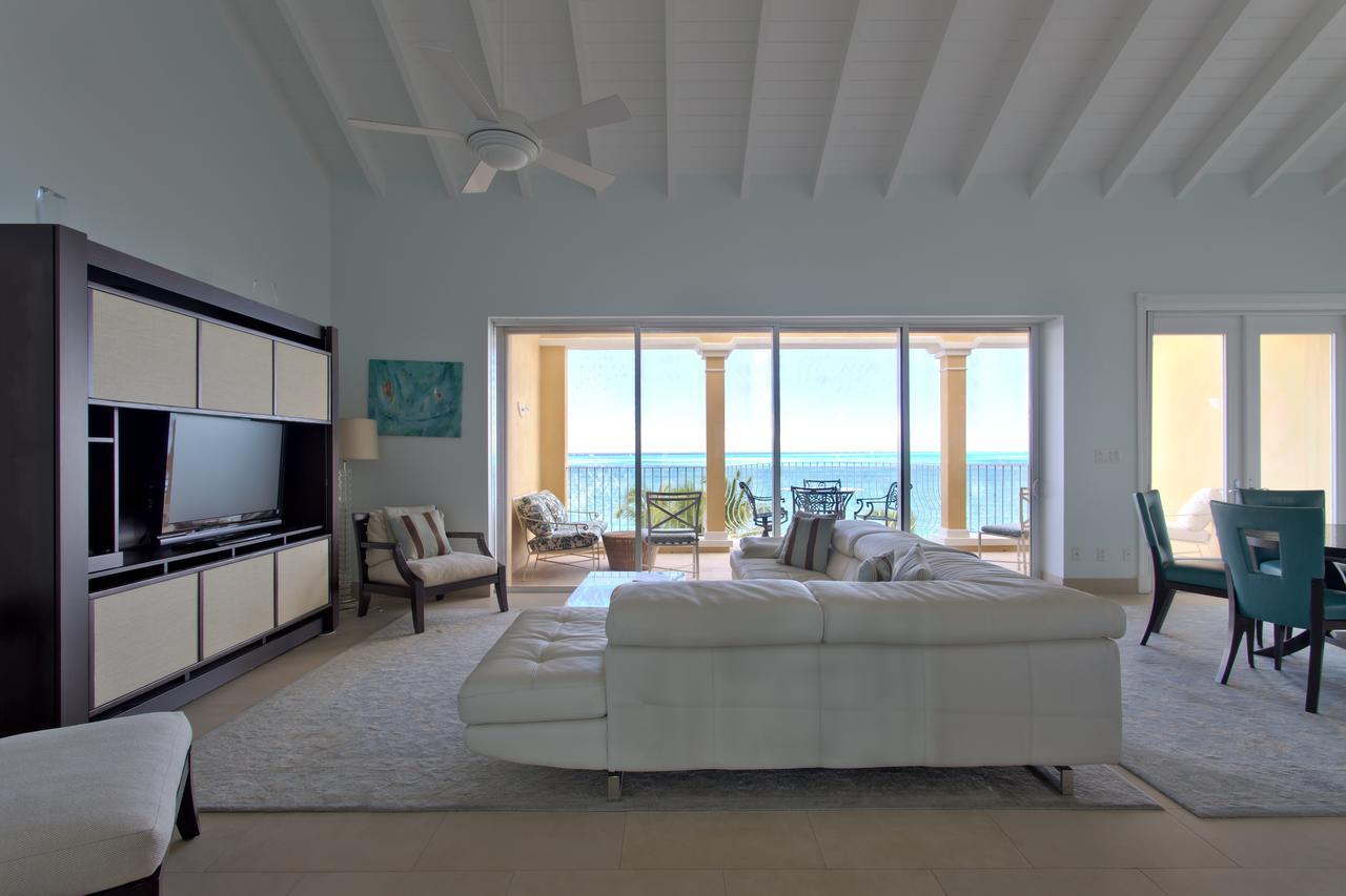 Villa Renaissance Grace Bay Exterior photo